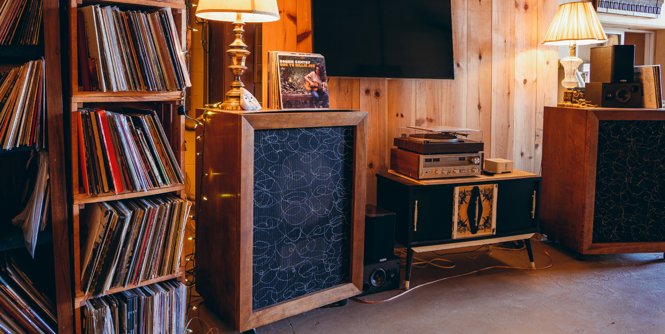 Vinyl player and vintage speakers
