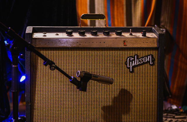 Gibson amplifier with microphone in front.